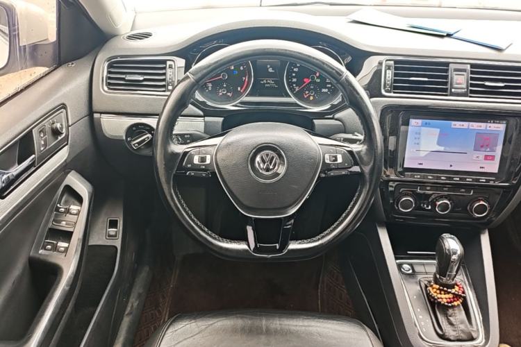 Used Volkswagen Sagitar 2015 230TSI Automatic Comfort Version Steering Wheel