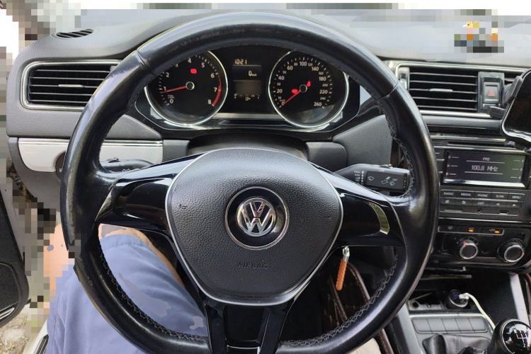 Used Volkswagen Sagitar 2015 1.6L Manual Comfort Model Steering Wheel