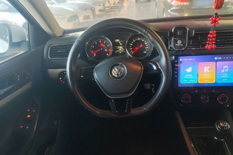 Used Volkswagen Sagitar 2015 1.6L Manual Comfort Model Steering Wheel