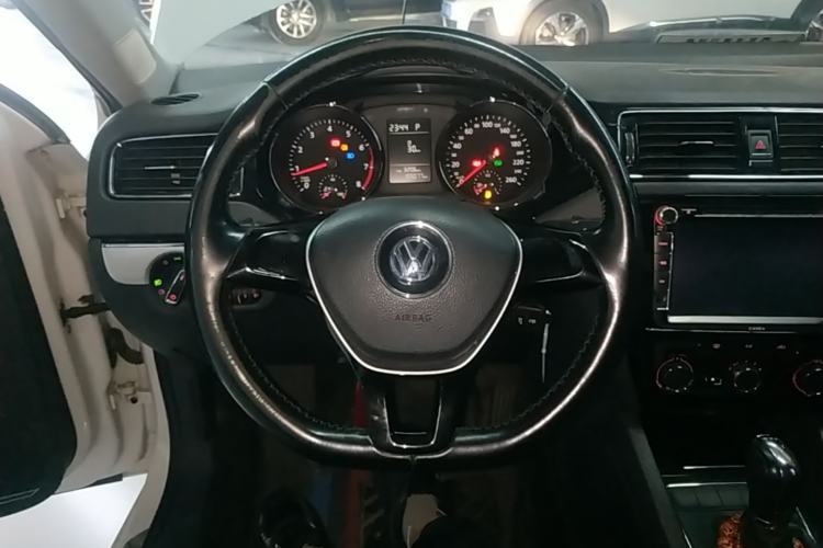 Used Volkswagen Sagitar 2015 230TSI Automatic Comfort Version Steering Wheel