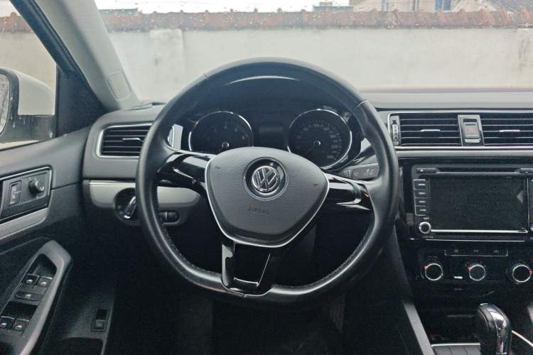 Used Volkswagen Sagitar 2015 1.6L Automatic Comfort Model Steering Wheel