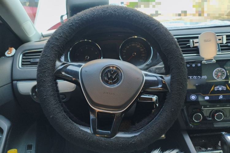 Used Volkswagen Sagitar 2015 1.6L Automatic Comfort Model Steering Wheel
