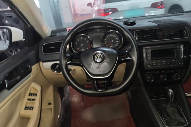 Used Volkswagen Sagitar 2015 230TSI Automatic Comfort Version Steering Wheel