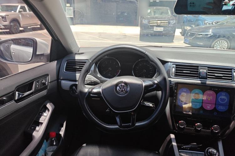 Used Volkswagen Sagitar 2015 230TSI Manual Comfort Version Steering Wheel