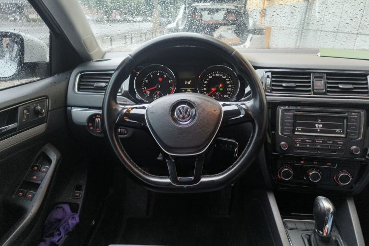 Used Volkswagen Sagitar 2015 230TSI Automatic Comfort Version Steering Wheel