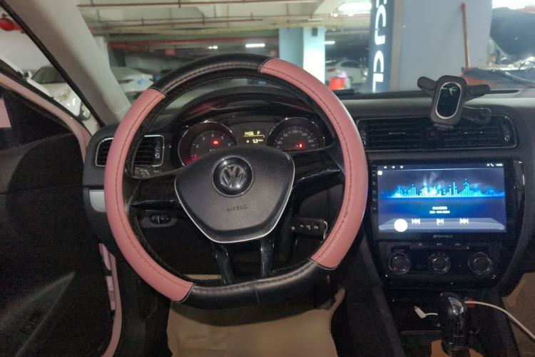 Used Volkswagen Sagitar 2015 1.6L Automatic Comfort Model Steering Wheel