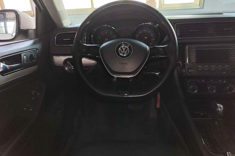 Used Volkswagen Sagitar 2015 1.6L Automatic Comfort Model Steering Wheel