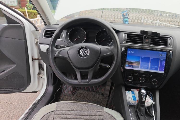 Used Volkswagen Sagitar 2015 1.6L Automatic Fashion Model Steering Wheel