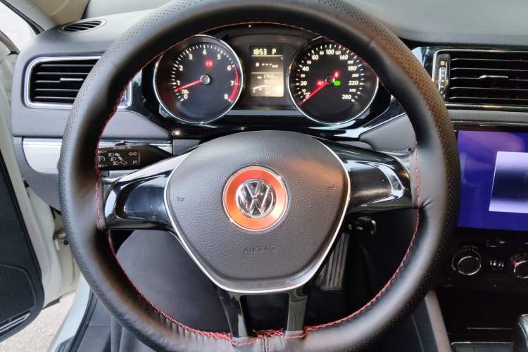 Used Volkswagen Sagitar 2015 1.6L Automatic Comfort Model Steering Wheel