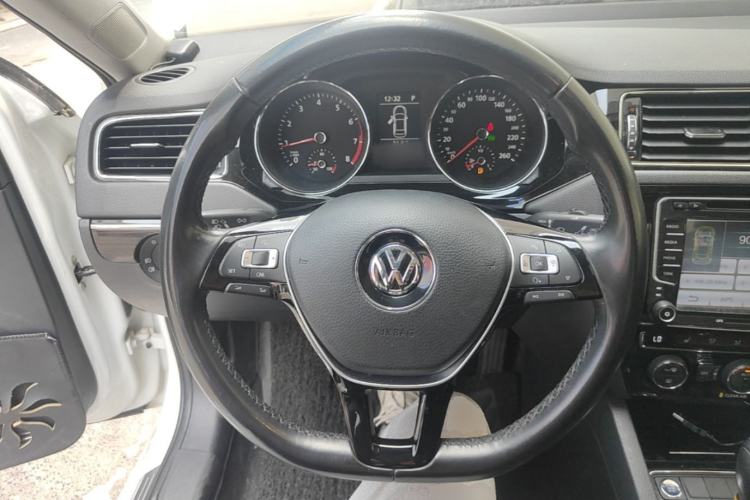 Used Volkswagen Sagitar 2015 230TSI Automatic Luxury Model Steering Wheel