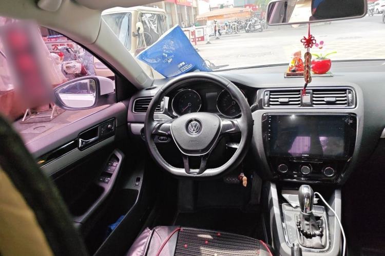 Used Volkswagen Sagitar 2015 230TSI Automatic Comfort Version Steering Wheel
