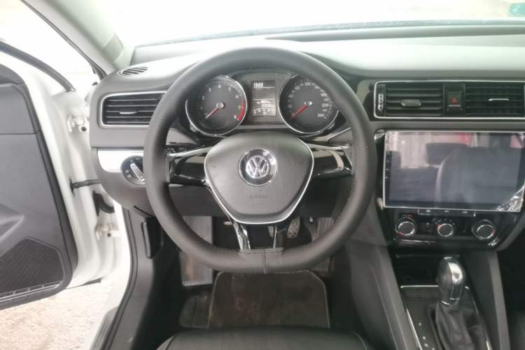 Used Volkswagen Sagitar 2015 1.6L Automatic Comfort Model Steering Wheel