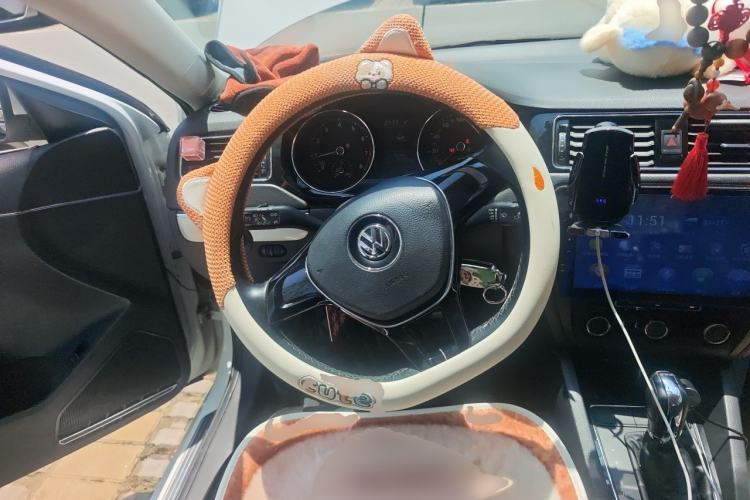 Used Volkswagen Sagitar 2015 230TSI Automatic Comfort Version Steering Wheel