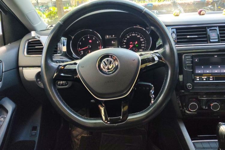 Used Volkswagen Sagitar 2015 230TSI Automatic Comfort Version Steering Wheel