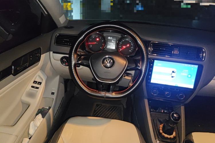 Used Volkswagen Sagitar 2015 1.6L Manual Comfort Model Steering Wheel