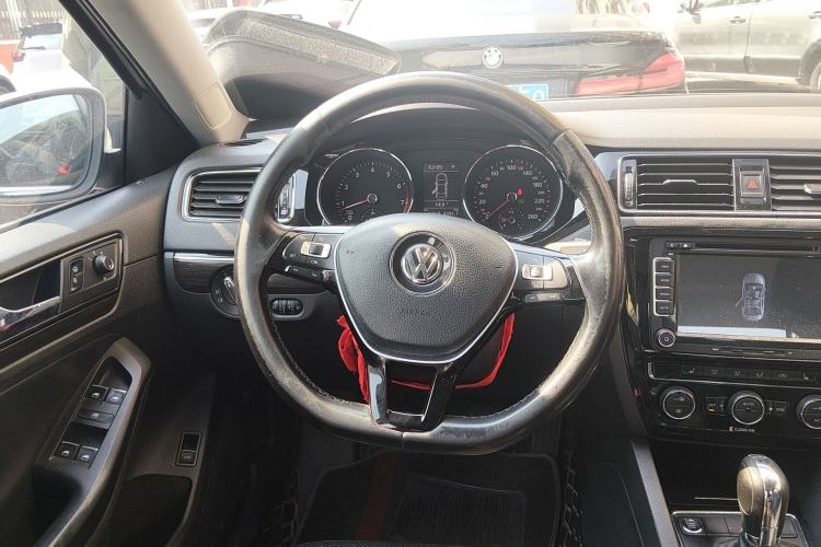 Used Volkswagen Sagitar 2015 230TSI Automatic Luxury Model Steering Wheel