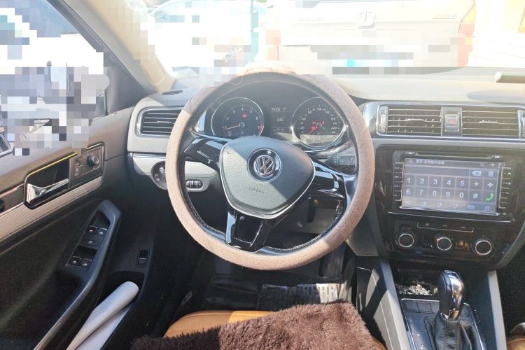 Used Volkswagen Sagitar 2015 230TSI Automatic Comfort Version Steering Wheel