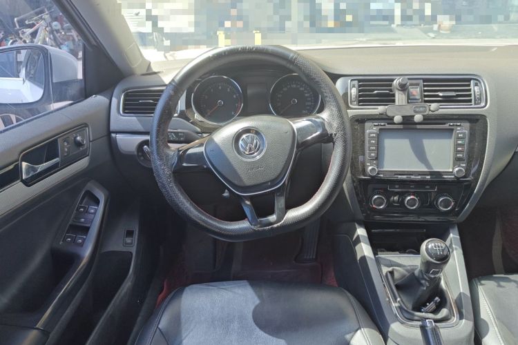 Used Volkswagen Sagitar 2015 1.6L Manual Comfort Model Steering Wheel