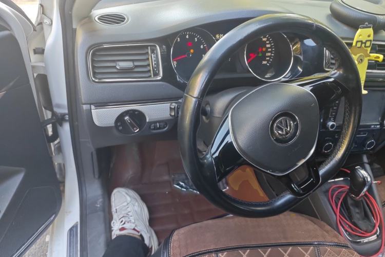 Used Volkswagen Sagitar 2015 1.6L Automatic Comfort Model Steering Wheel
