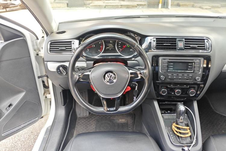 Used Volkswagen Sagitar 2015 1.6L Automatic Comfort Model Steering Wheel