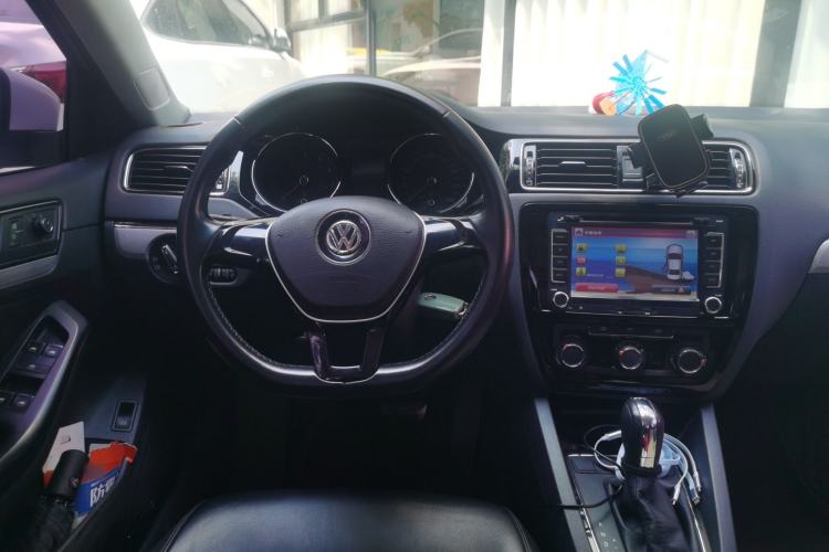 Used Volkswagen Sagitar 2015 230TSI Automatic Comfort Version Steering Wheel