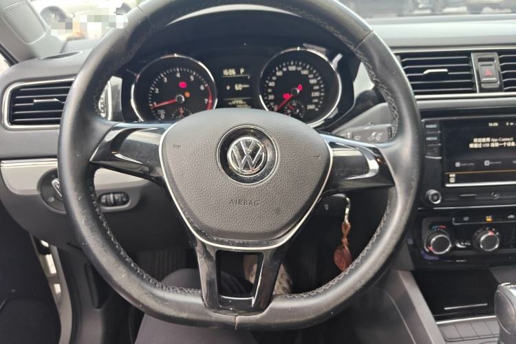 Used Volkswagen Sagitar 2015 230TSI Automatic Comfort Version Steering Wheel