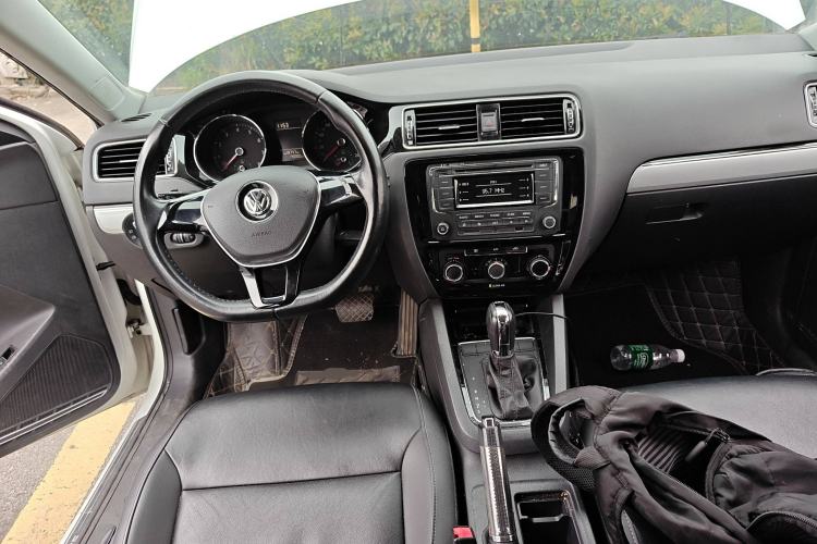 Used Volkswagen Sagitar 2015 1.6L Automatic Comfort Model Steering Wheel