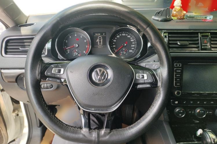 Used Volkswagen Sagitar 2015 230TSI Automatic Luxury Model Steering Wheel
