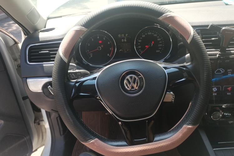 Used Volkswagen Sagitar 2015 1.6L Automatic Comfort Model Steering Wheel
