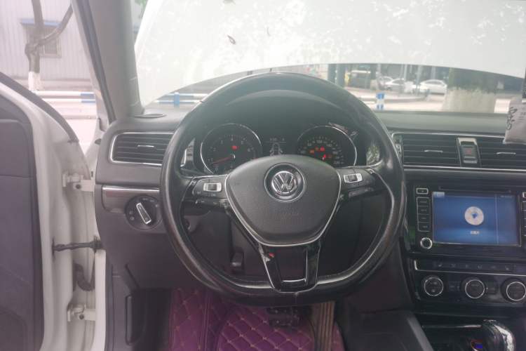 Used Volkswagen Sagitar 2015 230TSI Automatic Luxury Model Steering Wheel