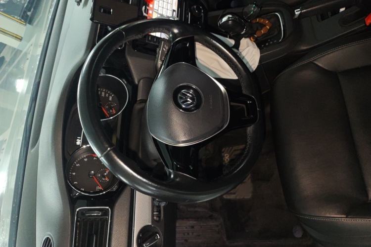 Used Volkswagen Sagitar 2015 230TSI Automatic Comfort Version Steering Wheel