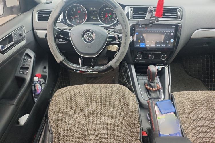 Used Volkswagen Sagitar 2015 230TSI Automatic Comfort Version Steering Wheel