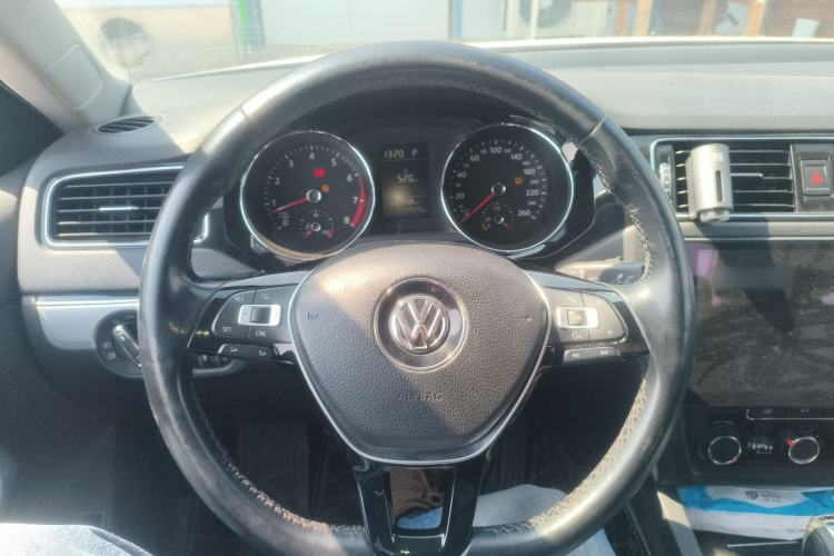 Used Volkswagen Sagitar 2015 230TSI Automatic Comfort Version Steering Wheel