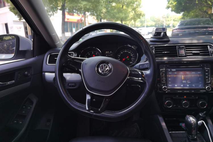 Used Volkswagen Sagitar 2015 1.6L Automatic Comfort Model Steering Wheel