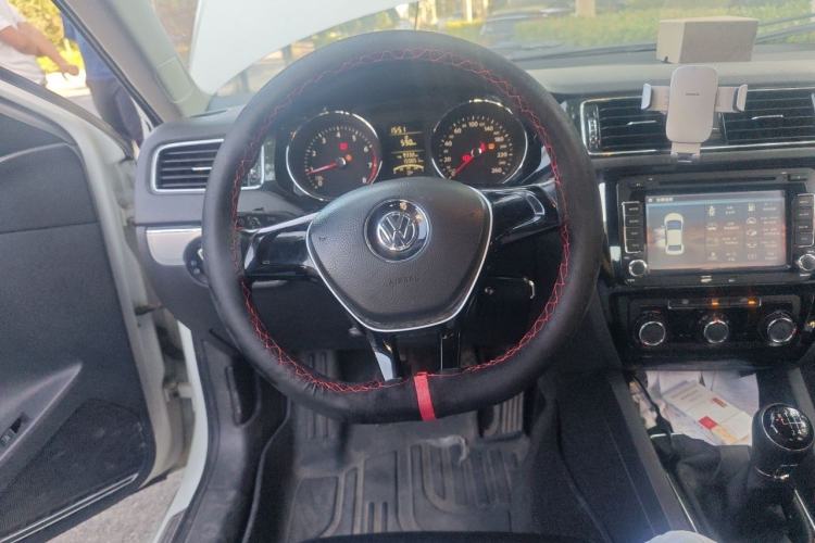 Used Volkswagen Sagitar 2015 1.6L Manual Comfort Model Steering Wheel
