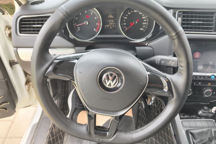 Used Volkswagen Sagitar 2015 1.6L Manual Comfort Model Steering Wheel