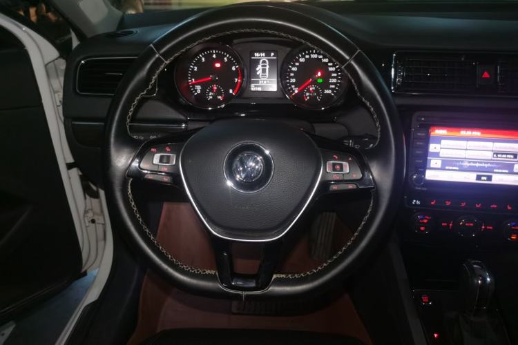 Used Volkswagen Sagitar 2015 230TSI Automatic Luxury Model Steering Wheel