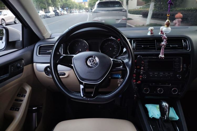 Used Volkswagen Sagitar 2015 1.6L Automatic Comfort Model Steering Wheel