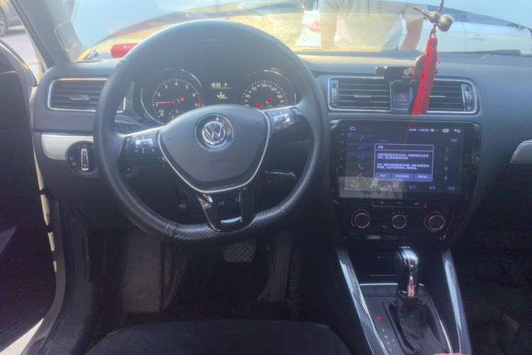 Used Volkswagen Sagitar 2015 230TSI Automatic Comfort Version Steering Wheel