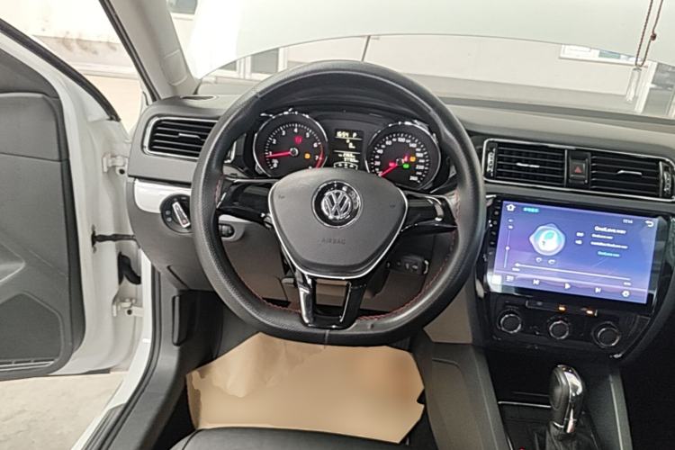 Used Volkswagen Sagitar 2015 1.6L Automatic Comfort Model Steering Wheel