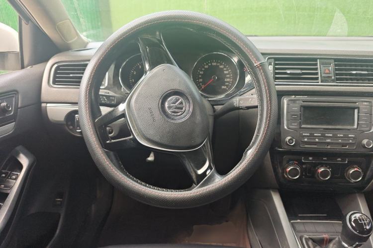 Used Volkswagen Sagitar 2015 1.6L Manual Comfort Model Steering Wheel
