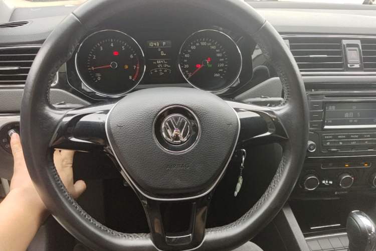 Used Volkswagen Sagitar 2015 1.6L Automatic Comfort Model Steering Wheel