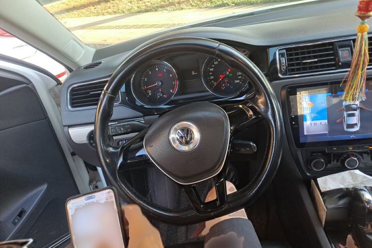 Used Volkswagen Sagitar 2015 230TSI Automatic Comfort Version Steering Wheel