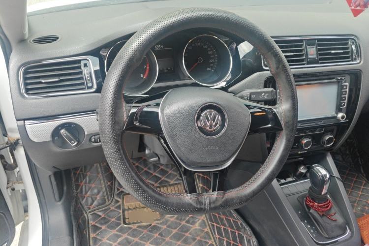 Used Volkswagen Sagitar 2015 1.6L Automatic Comfort Model Steering Wheel