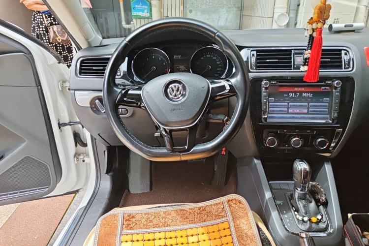 Used Volkswagen Sagitar 2015 1.6L Automatic Comfort Model Steering Wheel