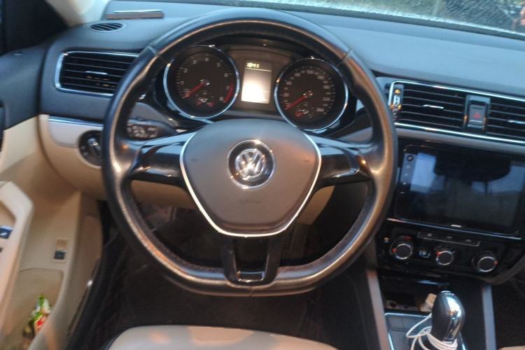 Used Volkswagen Sagitar 2015 230TSI Automatic Comfort Version Steering Wheel