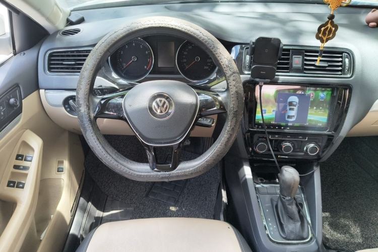 Used Volkswagen Sagitar 2015 1.6L Automatic Comfort Model Steering Wheel