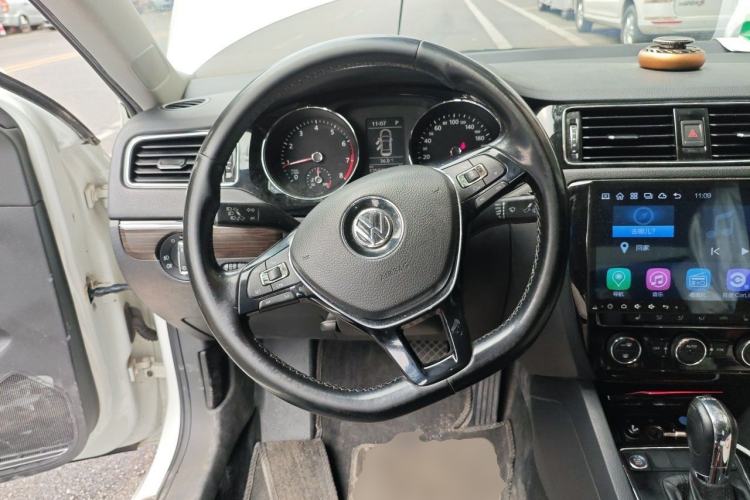 Used Volkswagen Sagitar 2015 230TSI Automatic Luxury Model Steering Wheel