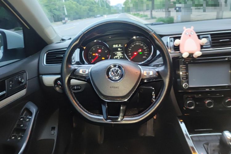 Used Volkswagen Sagitar 2015 1.6L Automatic Comfort Model Steering Wheel