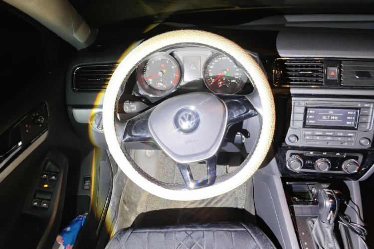 Used Volkswagen Sagitar 2015 230TSI Automatic Comfort Version Steering Wheel